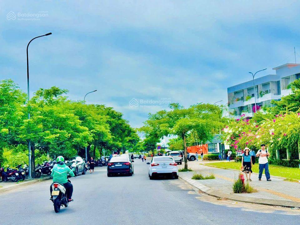 Cần tiền bán lô 136m2 mặt tiền 7m đường lớn trịnh hoài đức (11m25) trục thông fpt giá tốt