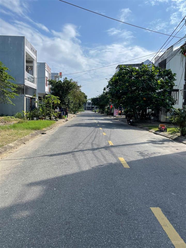 Rẻ nhất khu đô thị 1a sát đường trần hưng đạo, cách đh fpt 500m, thuận tiện ở kinh doanh