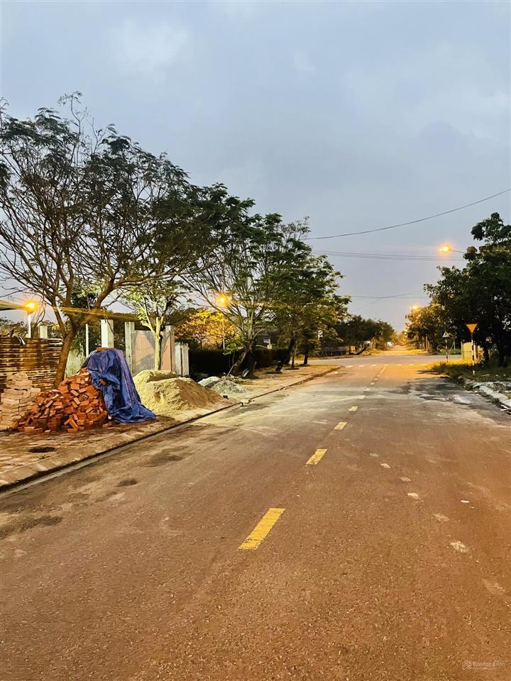 Lô dt 128m2 ngang 8m đường lớn 7m5 + nhà cấp 4 sạch đẹp sát chợ điện ngọc, giá tốt 3,45 tỷ