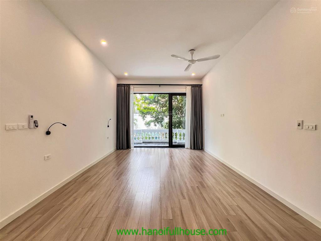 Cho thuê căn biệt thự sân vườn bể bơi 330m2 quận tây hồ 4 ngủ đồ cơ bản tuyệt đẹp, hiện đại