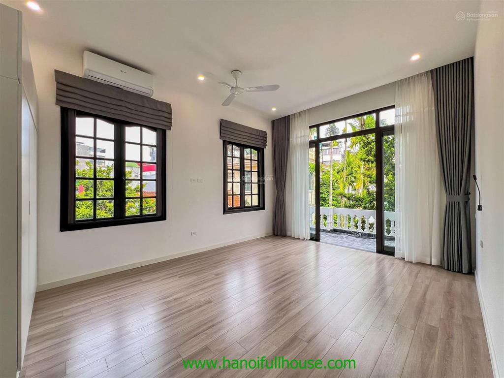 Cho thuê căn biệt thự sân vườn bể bơi 330m2 quận tây hồ 4 ngủ đồ cơ bản tuyệt đẹp, hiện đại