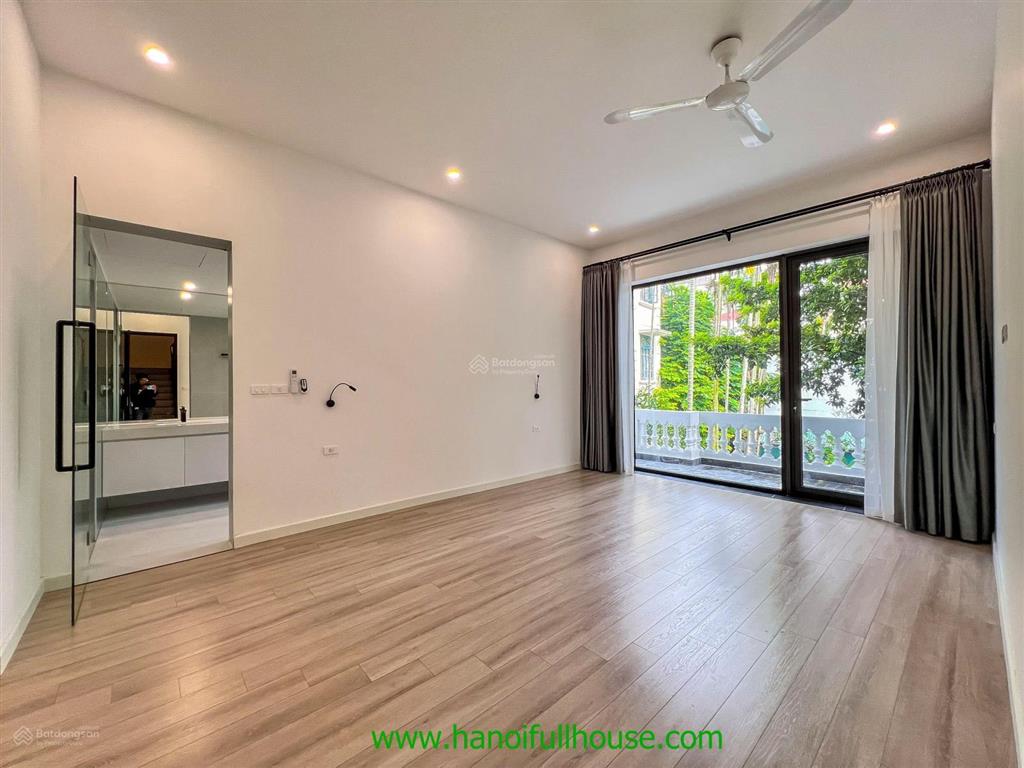 Cho thuê căn biệt thự sân vườn bể bơi 330m2 quận tây hồ 4 ngủ đồ cơ bản tuyệt đẹp, hiện đại