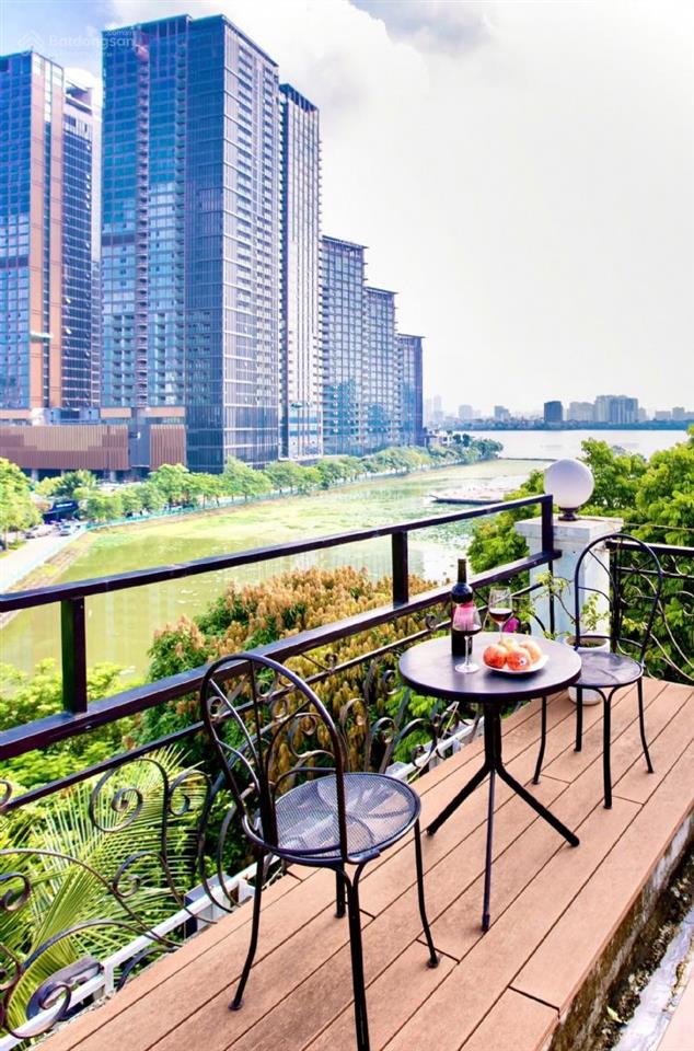 Toà nhà 6 tầng view đẹp tuyệt hồ tây và nhìn ra công viên cho bạn sở hữu