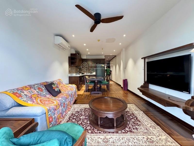 Toà nhà 6 tầng view đẹp tuyệt hồ tây và nhìn ra công viên cho bạn sở hữu