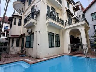Căn biệt thự có bể bơi rộng 260m2 bán ở phố quảng khánh, cạnh nhà hát ngọc trai tây hồ