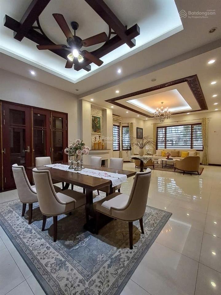 Bán căn biệt thự vườn đào ở khu d5 tuyệt đẹp, gara để 3 ô tô, view nhìn ra vườn hoa, gần lotte