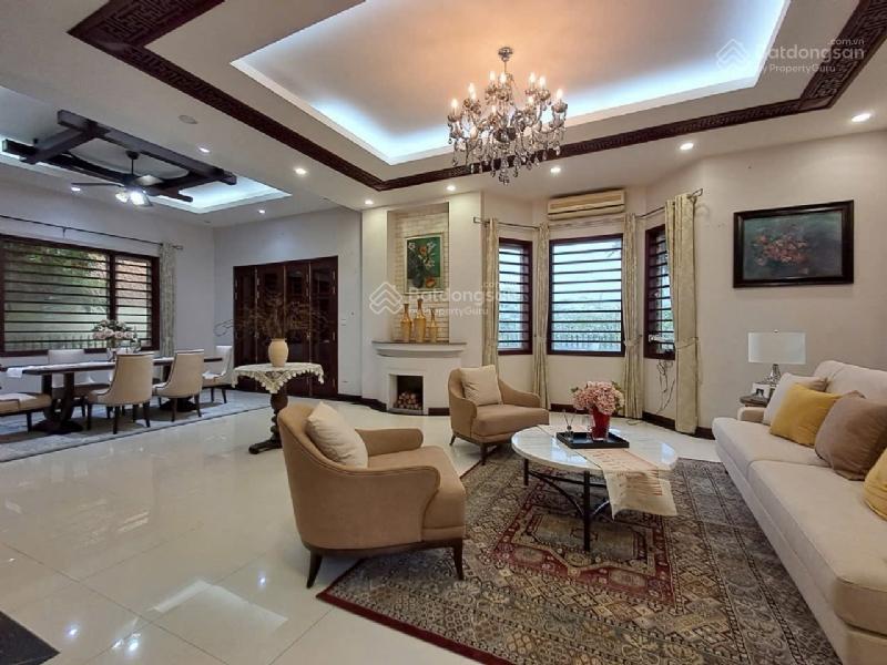 Biệt thự vườn đào bán ở khu d5 tuyệt đẹp, gara để 3 ô tô, view nhìn ra vườn hoa, gần lotte