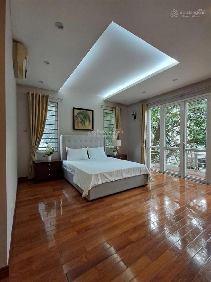 Biệt thự vườn đào bán ở khu d5 tuyệt đẹp, gara để 3 ô tô, view nhìn ra vườn hoa, gần lotte