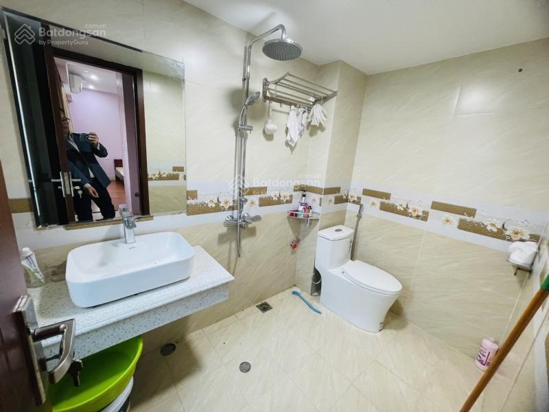 Nhà hồ tây ngõ xe hơi tránh nhau bán. căn nhà 4 tầng khu quảng an, gần hồ tây vị trí đắc địa