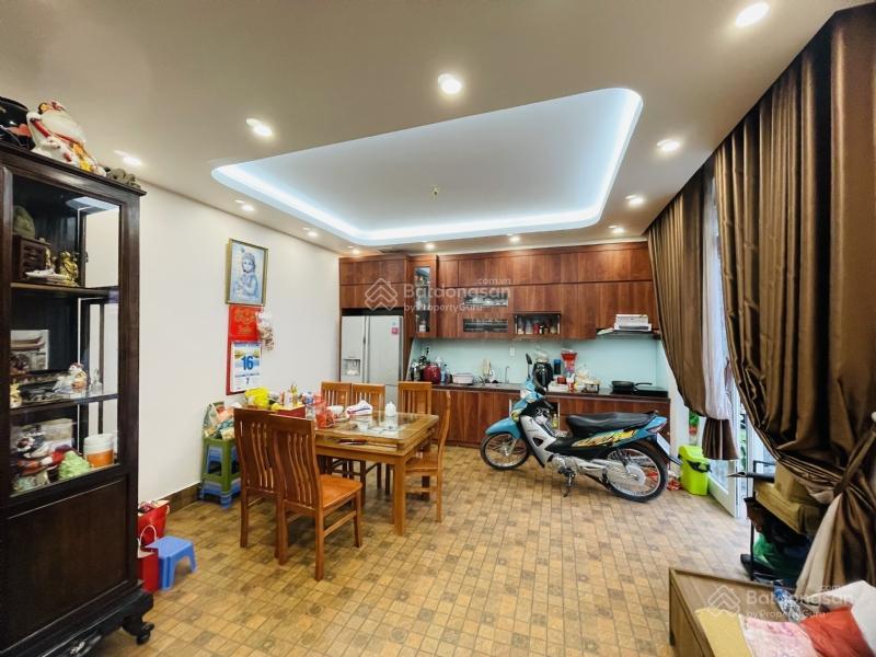 Nhà hồ tây ngõ xe hơi tránh nhau bán. căn nhà 4 tầng khu quảng an, gần hồ tây vị trí đắc địa