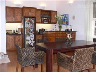 Bán căn nhà mặt phố âu cơ bên hồ tây, 72m2 x 4 tầng, gara xe hơi, tiện cho ở, kinh doanh