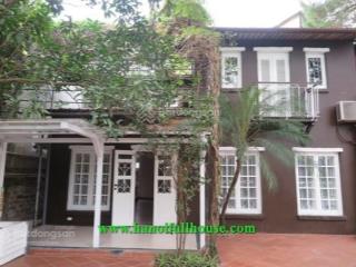 Căn biệt thự tuyệt đẹp tọa lạc tại mặt hồ làng nghi tàm cho thuê