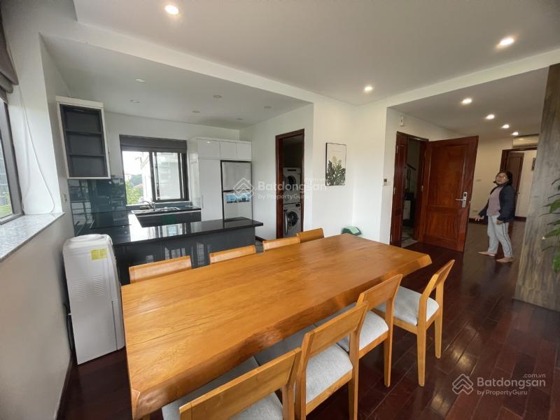 Bán cả toà nhà 6 tầng sang trọng có bể bơi đang làm căn hộ dịch vụ cho người nn thuê kín khách