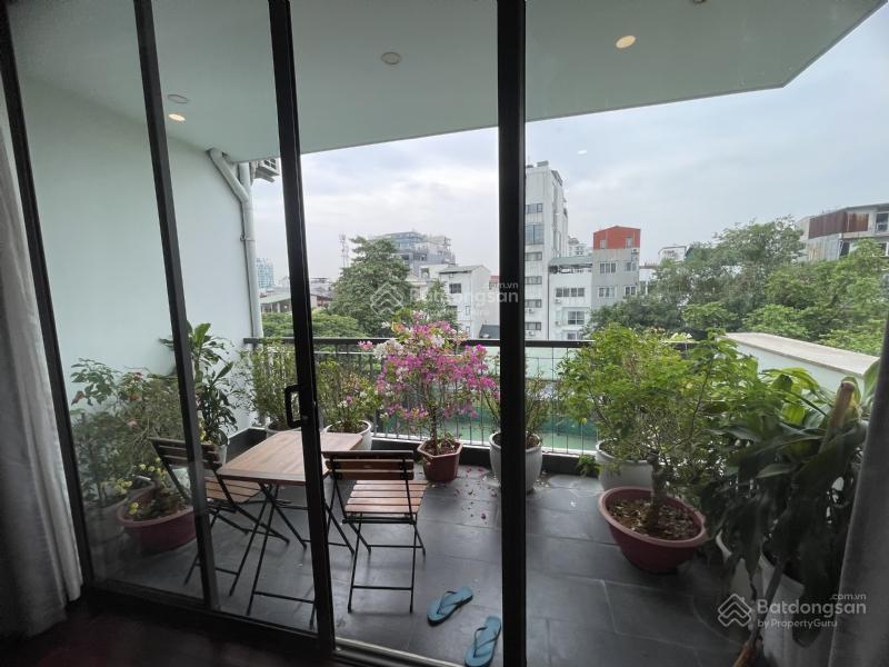 Bán cả toà nhà 6 tầng sang trọng có bể bơi đang làm căn hộ dịch vụ cho người nn thuê kín khách