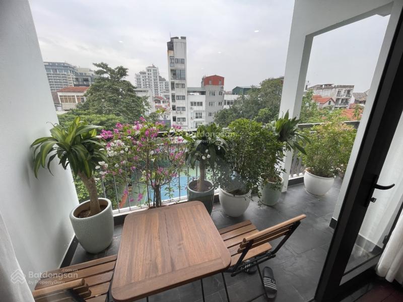 Bán cả toà nhà 6 tầng sang trọng có bể bơi đang làm căn hộ dịch vụ cho người nn thuê kín khách