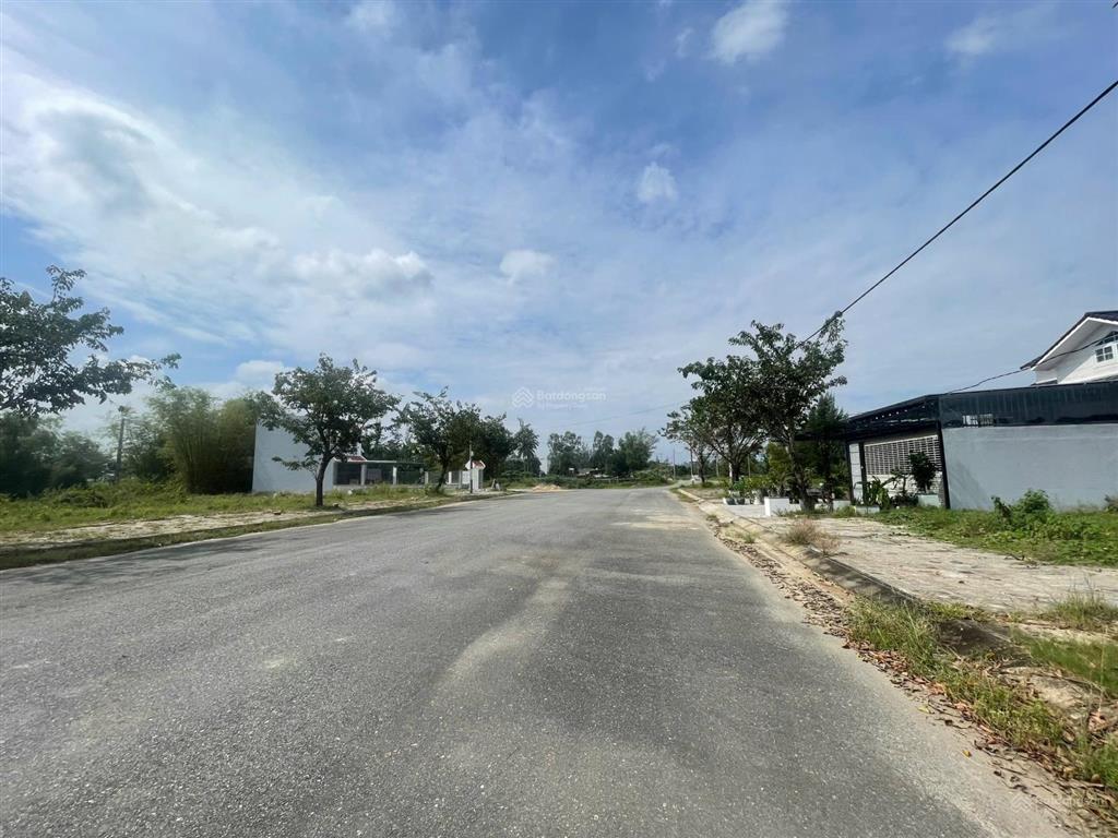 Cần bán gấp lô đất sát sông cổ cò, đường 27m,lô đất sạch sẽ giá đầu tư