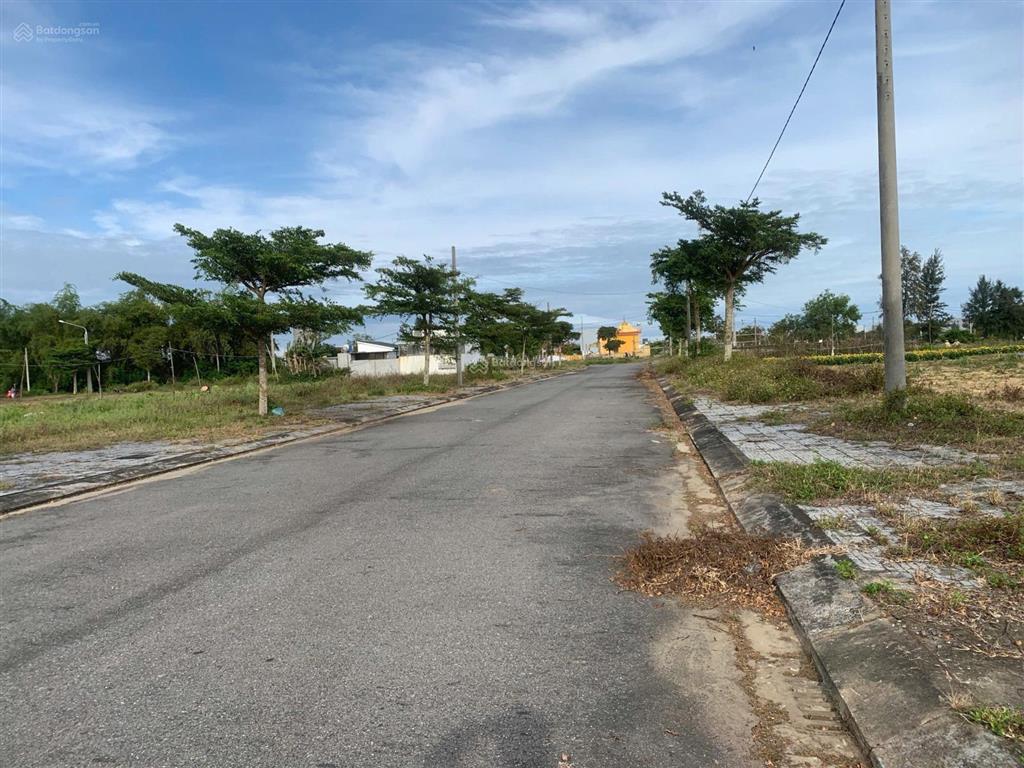 Duy nhất 1 lô, kđt số 4, diện tích 171,5m2 (7x24,5m), hướng đông nam giá đầu tư