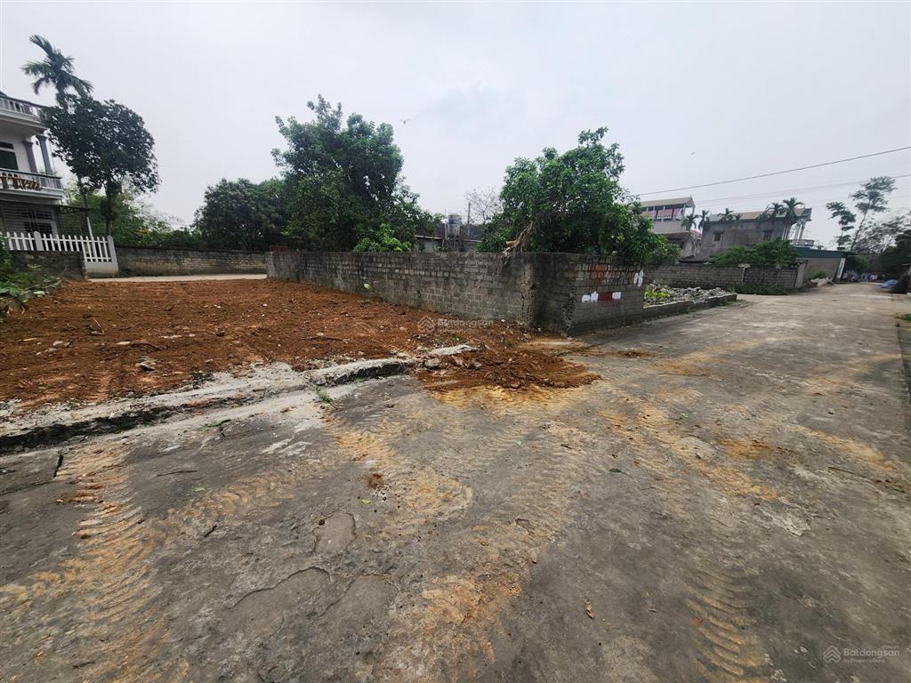 Bán lô 180m² full thổ cư. 2 mặt tiền đẹp. khu tái định cư hoàng văn thụ, chương mỹ