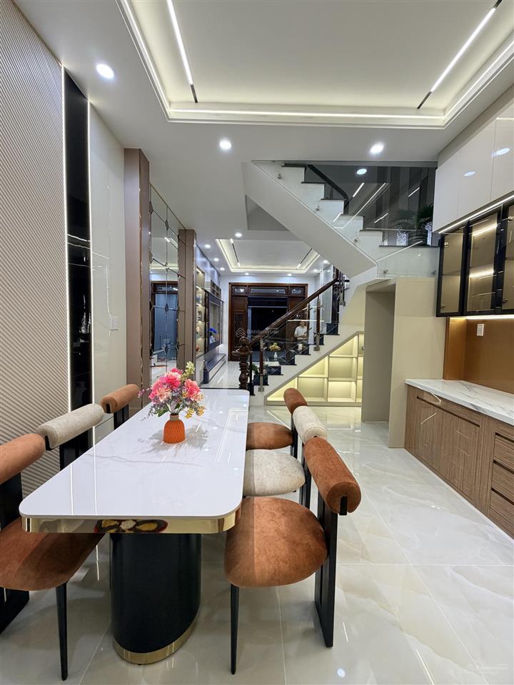 Bán nhà mặt tiền hẻm 872/quang trung 4x18 trệt 3 lầu 4pn giá 10,7tỷ thương lượng