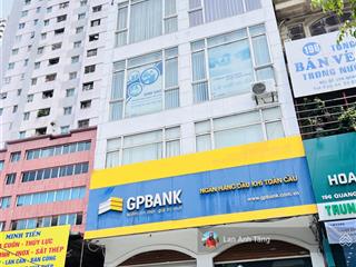 Toà lô góc 3 mặt thoáng  dt 150m xây 7 tầng 1 hầm  mặt phố quang trung  phù hợp làm vp showroom.