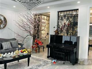 Biệt thự lô góc  không gian xanh mát  sống xanh giữa lòng phố lớn.