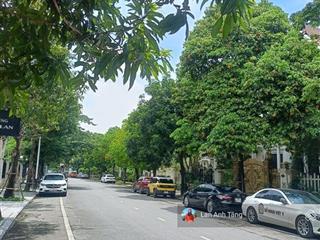 Siêu biệt thự làng việt kiều châu âu 200m  trục chính đẹp nhất  khu cao cấp  nội thất gỗ quý
