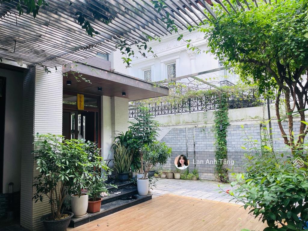 Biệt thự lô góc  hiếm 165m  view bể bơi  khu dân trí cao trần kim xuyến, trung kính  ở đẳng cấp