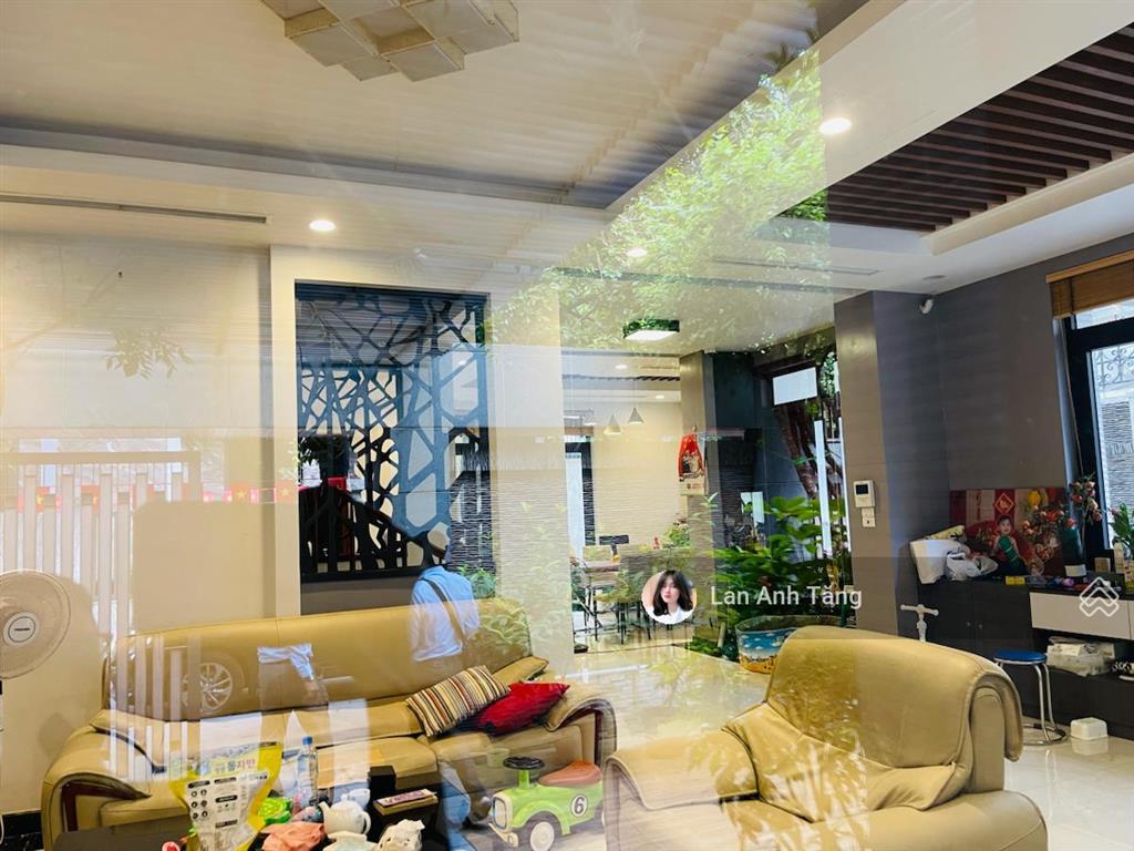 Biệt thự lô góc  hiếm 165m  view bể bơi  khu dân trí cao trần kim xuyến, trung kính  ở đẳng cấp