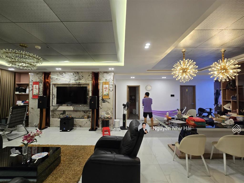 Bán sky linked villa celadon city  195m2/3pn  nội thất cơ bản  có garage trong nhà. giá 12 tỷ