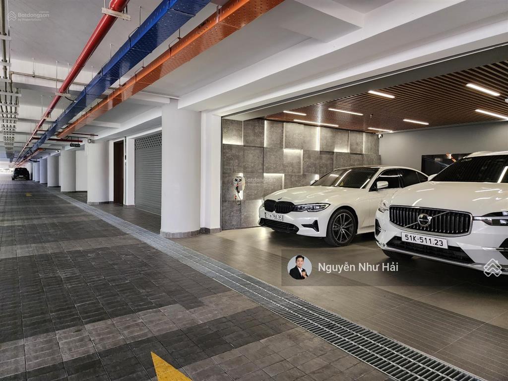 Bán sky villa celadon city  200 m2 / full nội thất  có garage trong nhà. giá 13.1 tỷ