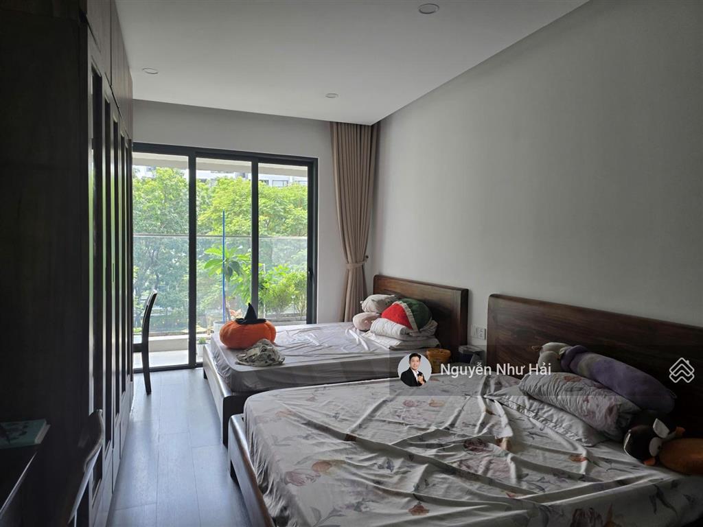 Bán sky villa celadon city  200 m2 / full nội thất  có garage trong nhà. giá 13.1 tỷ