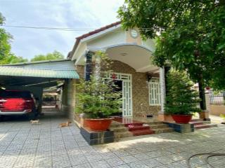 Bán biệt thự vườn, mặt tiền đường lê đức thọ  trung tâm tp. phú mỹ nay là phường tân thành tp hcm