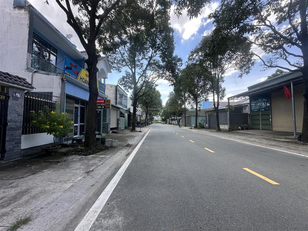 Hàng ngộp chính chủ gửi bán gấp đất sau lưng võ văn kiệt, khu vực người hoa nhiều. dt 10,6x30m full