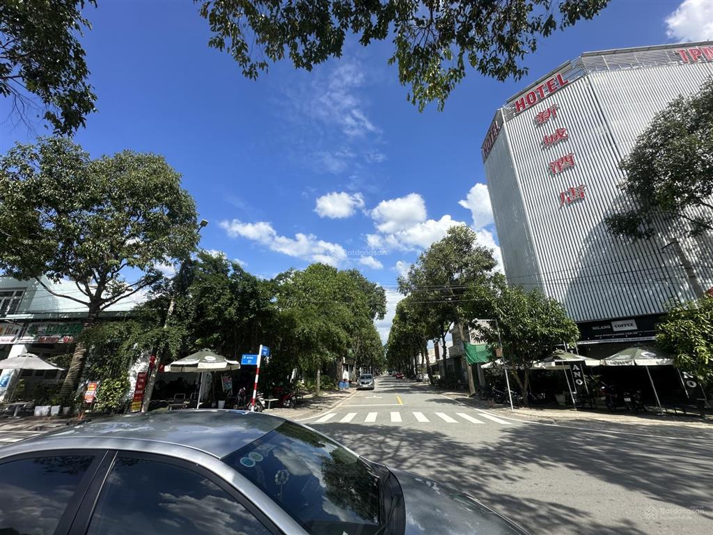 Hàng ngộp chính chủ gửi bán gấp đất sau lưng võ văn kiệt, khu vực người hoa nhiều. dt 10,6x30m full