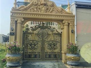 Biệt thự tân cổ điển nội thất full gỗ, siêu đẹp thành phố mới, khu vực dân trí cao,sổ sẵn hoàn công