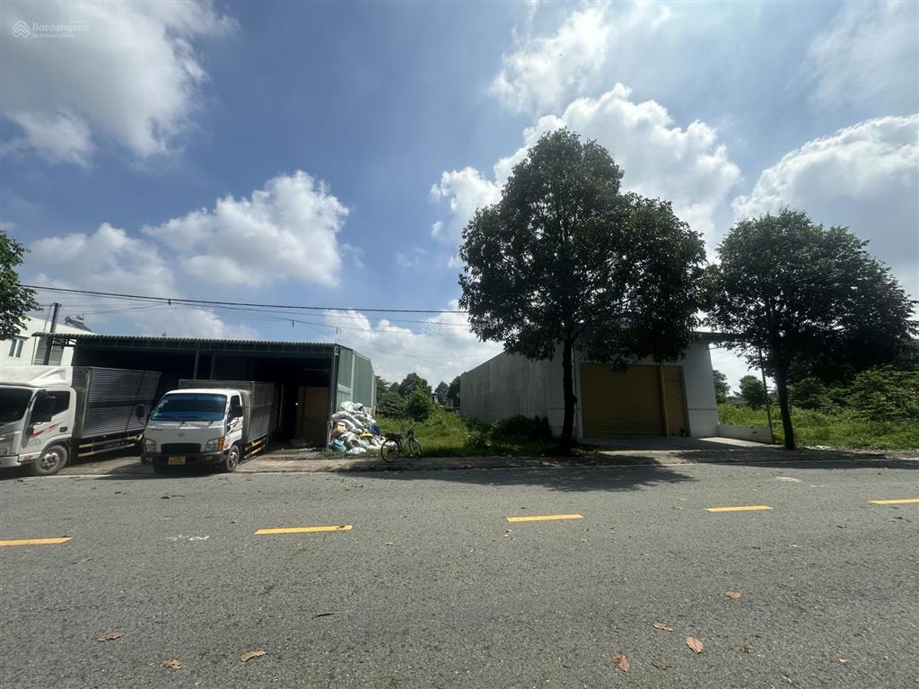 Chủ gửi bán 10x30m khu tam giác vàng thành phố mới. view đối diện trung tâm hành chính, ga metro