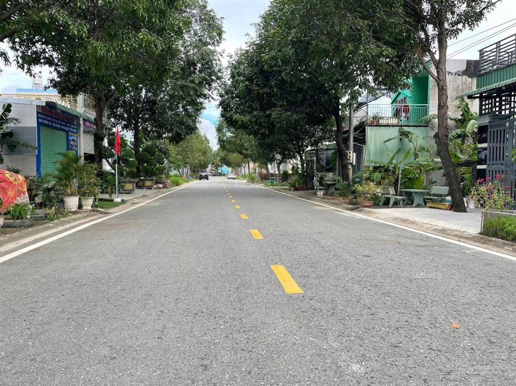 Bán đất thành phố mới dt 5x20 full thổ cư giá 2ty480, dân cư phát triển, gần kcn kim huy, đại đăng