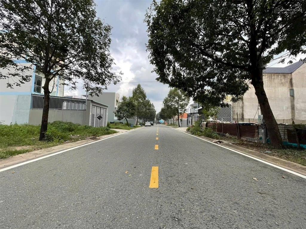 Bán đất thành phố mới dt 5x20 full thổ cư giá 2ty480, dân cư phát triển, gần kcn kim huy, đại đăng