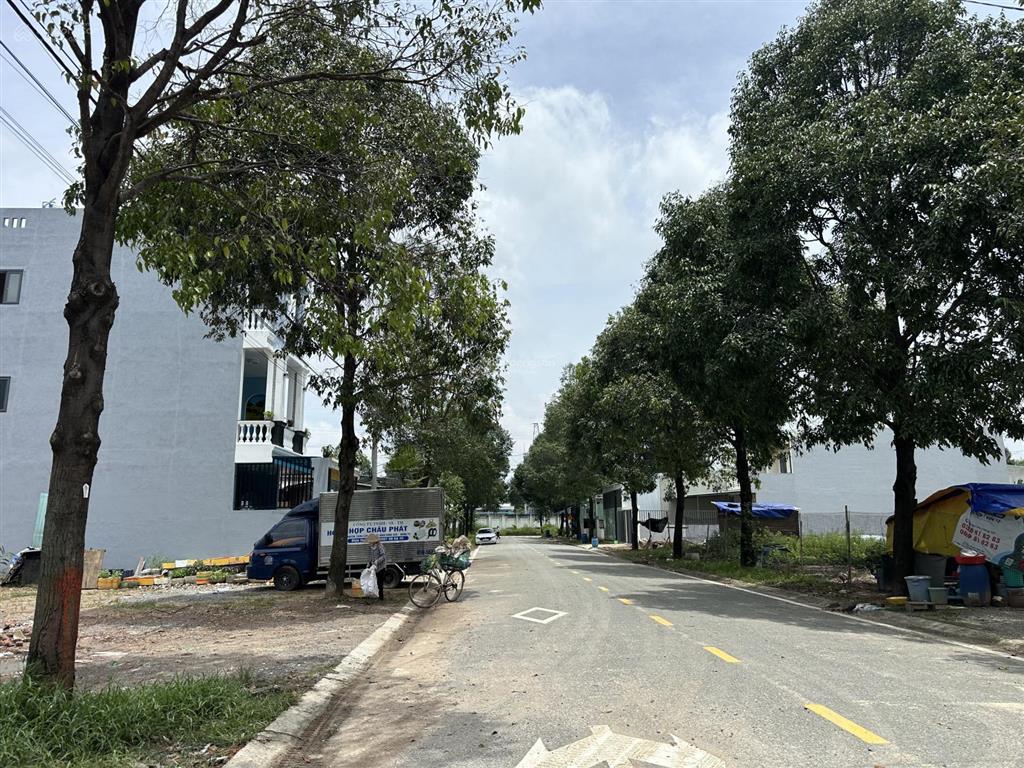 Bán đất thành phố mới dt 5x20 full thổ cư giá 2ty480, dân cư phát triển, gần kcn kim huy, đại đăng