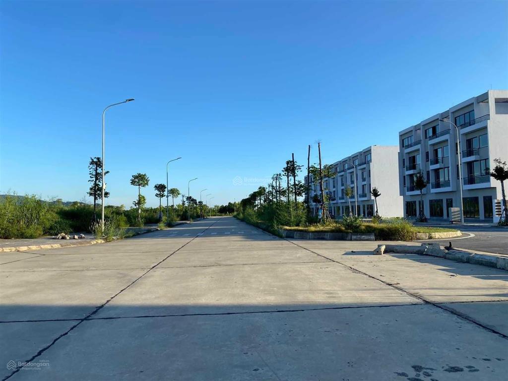 Chính chủ lô vip ngay đầu đường 40m, cạnh ql18 dt 150m2 mt 7m felicity uông bí đã có sổ sang tên