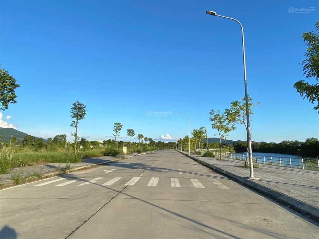 Chính chủ lô vip ngay đầu đường 40m, cạnh ql18 dt 150m2 mt 7m felicity uông bí đã có sổ sang tên