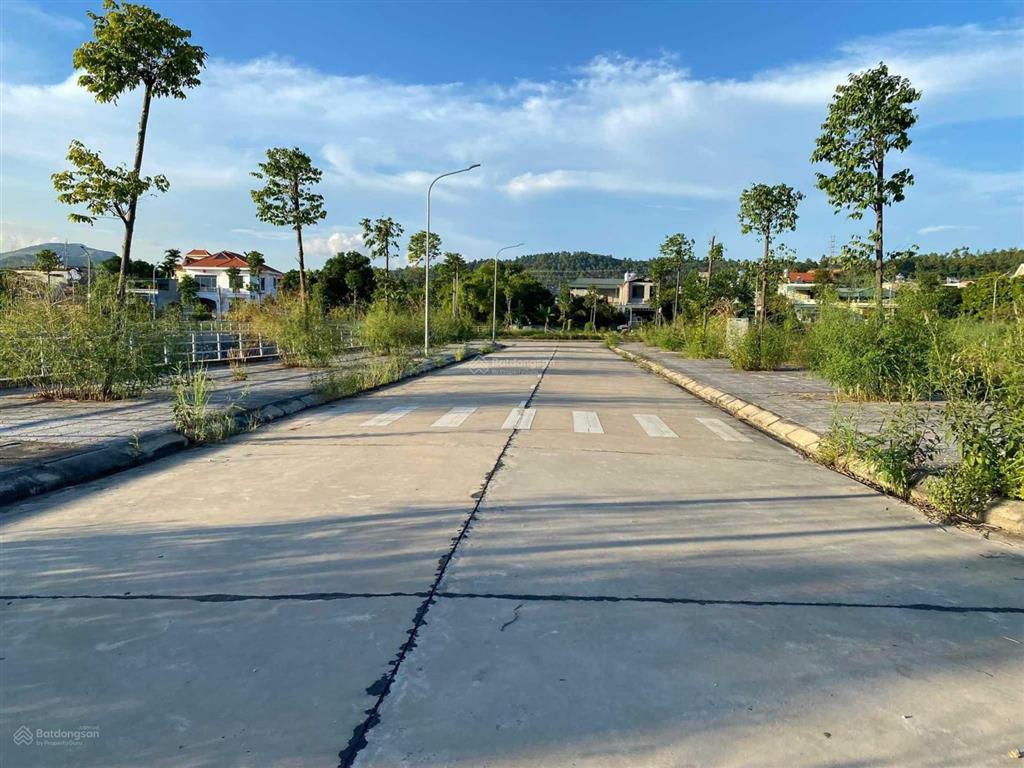 Chính chủ lô vip ngay đầu đường 40m, cạnh ql18 dt 150m2 mt 7m felicity uông bí đã có sổ sang tên