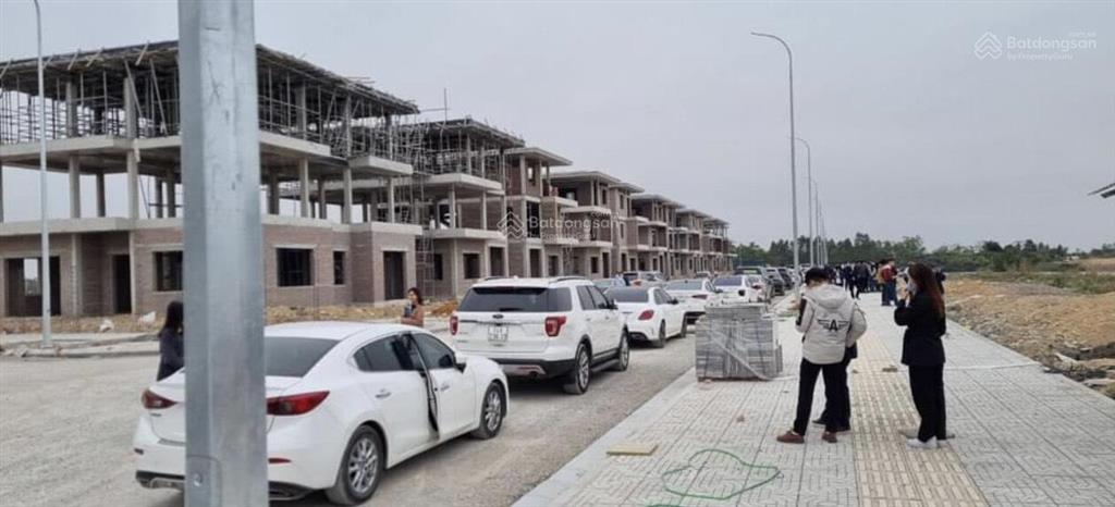 Lô mặt đường 40m dt 150m² mt 7m lô vip của dự án, sổ đỏ sang tên luôn, giá rẻ felicity uông bí