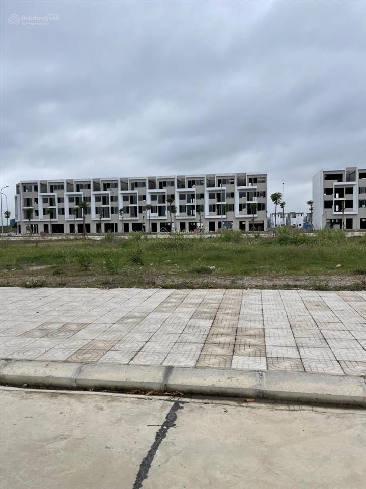 Lô mặt đường 40m dt 150m² mt 7m lô vip của dự án, sổ đỏ sang tên luôn, giá rẻ felicity uông bí