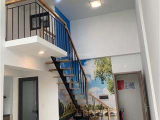 Duplex esto căn góc tầng cao đã làm lửng