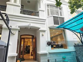 Cho thuê biệt thự 4 phòng ngủ nội thất đầy đủ trung tâm phú mỹ hưng, giá chỉ 55 triệu tháng