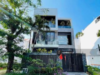 Nhà đẹp ! cần bán biệt thự liên kế diện tích 8x18 trung tâm pmh quận 7 có thang máy giá 42 tỷ