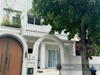 Hot ! cho thuê biệt thự trung tâm phú mỹ hưng mới sửa mới lại giá chỉ 53 triệu / tháng. xem ngay