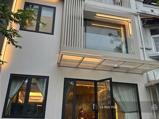 Siêu phẩm cho thuê biệt thự liên kế 4pn nội thất cao cấo đẹp vào ở ngay giá chỉ 52 triệu.  em