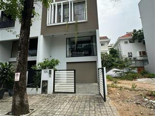 Cho thuê nguyên căn  khu cảnh đồi  phú mỹ hưng  nhà đẹp  vị trí sát trường ssis